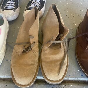 Clarks Men's Light Brown Suede Chukka Boots